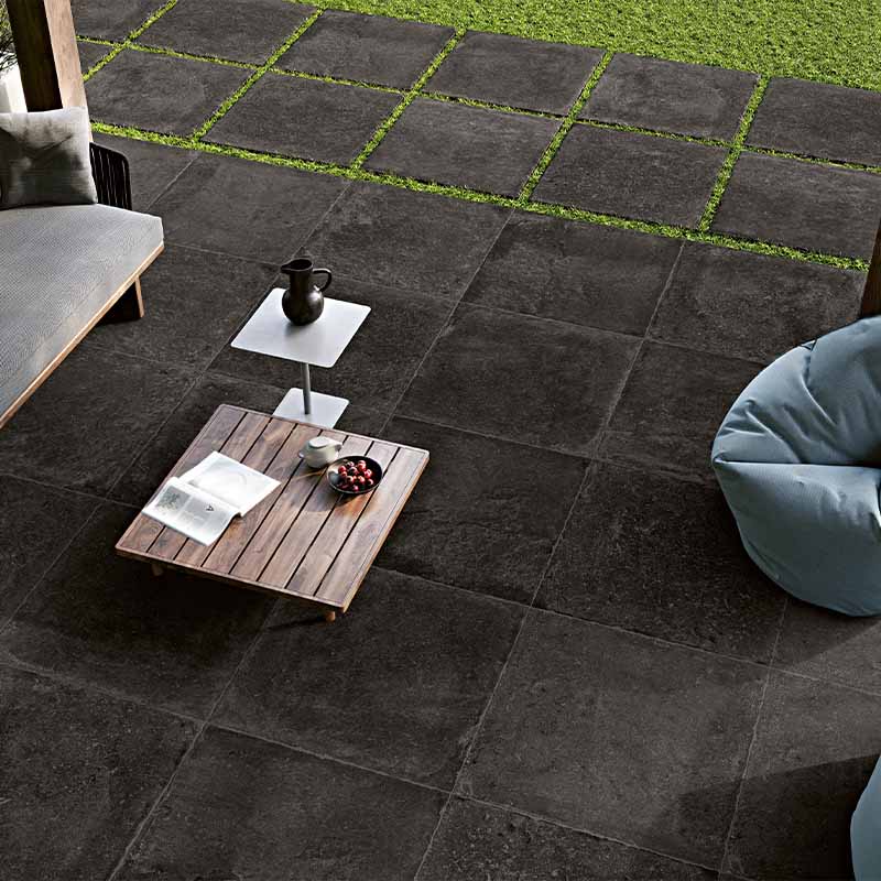 Rustikale Steinoptik Terrassenplatte i-stone Dark 80 x 80 cm